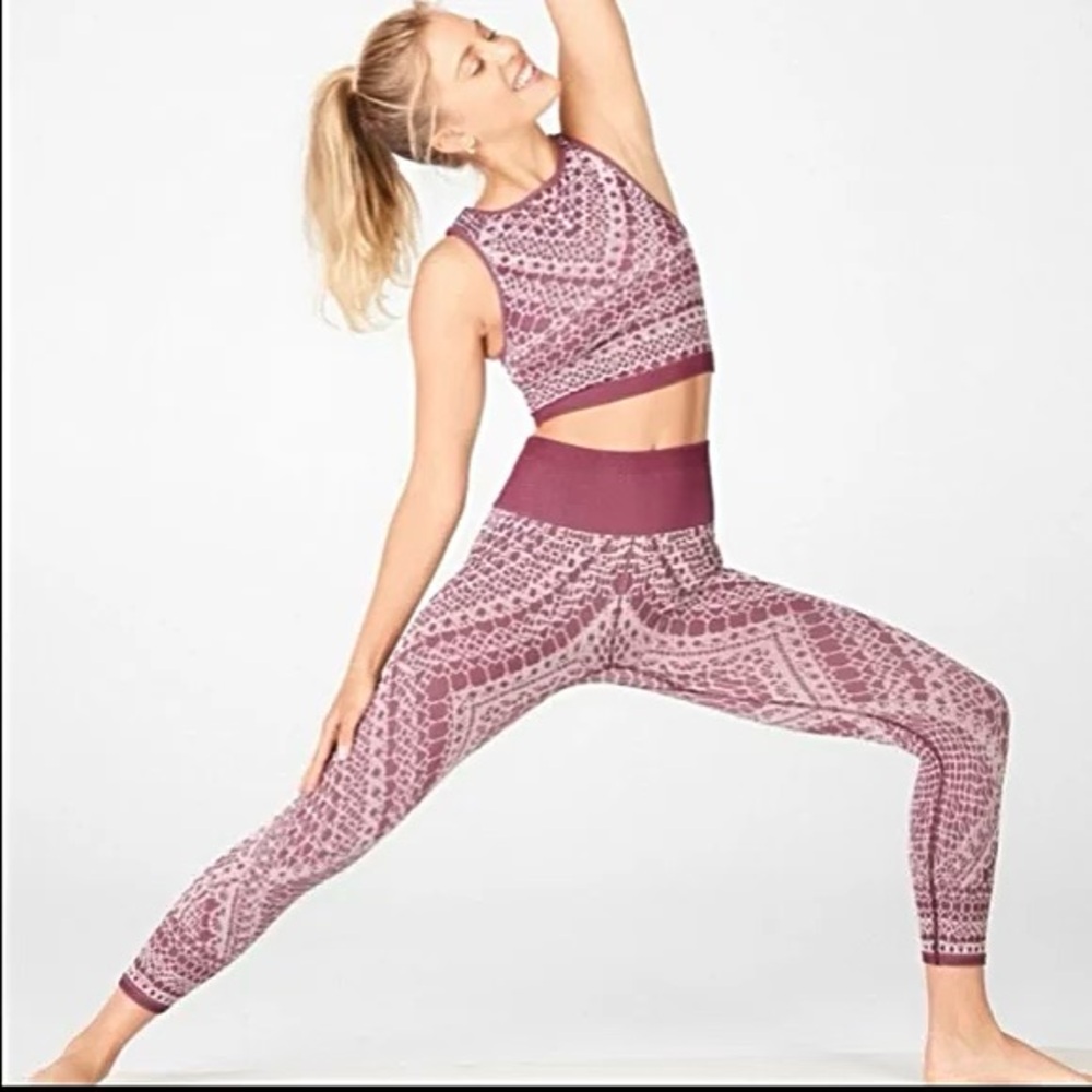 🆕Fabletics “Lace” Seamless Tank And Capri Set, Size Medium